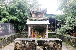 Kỳ bí ngôi mộ cổ trong vườn nhà dân