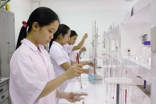 Học phí và chất lượng giáo dục: Tăng gì trước?