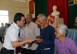Cai Lậy (Tiền Giang): 1,4 tỷ đồng giúp hộ nghèo trong dịp Tết Đinh Dậu