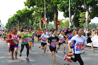 Nhiều ngôi sao điền kinh Việt Nam thi chung kết giải chạy báo Hànộimới