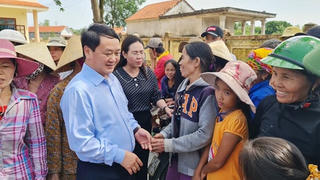 Mặt trận cùng người dân vượt qua hoạn nạn