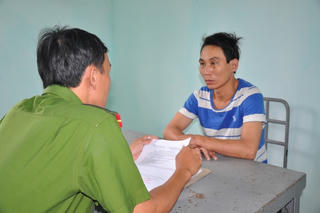 Đang loay hoay trộm cắp tài sản thì bị bắt