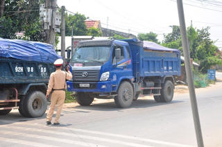 Cần mạnh tay với hung thần xe tải