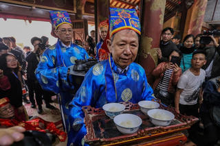 [ẢNH] Về Thị Cấm xem thi nấu cơm