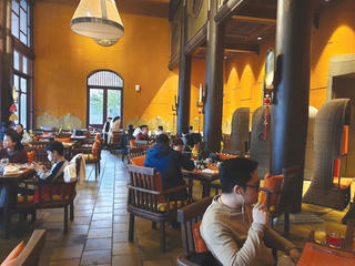 Triển khai Nghị quyết Đại hội Đảng bộ tỉnh Quảng Ninh lần thứ XV: Phát triển du lịch, dịch vụ trở thành ngành kinh tế mũi nhọn