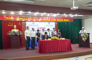 Hà Nội nhân rộng giải quyết TTHC qua dịch vụ bưu chính công ích