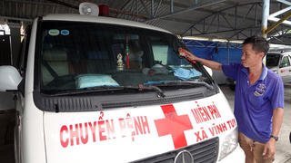 Chàng trai miền Tây vay ngân hàng mua ô tô chở bệnh nhân miễn phí