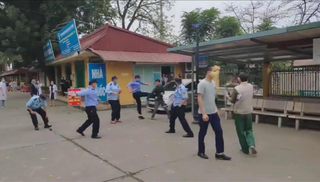 [VIDEO] Bảo vệ bệnh viện ẩu đả với người nhà bệnh nhân