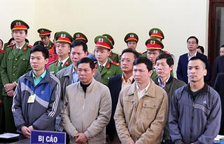 Xử sơ thẩm lần 2 vụ 9 người chạy thận tử vong: Công tố viên đề nghị xử lý luật sư cản trở tòa