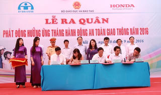 Phát động 'Tháng hành động vì an toàn giao thông' năm 2016