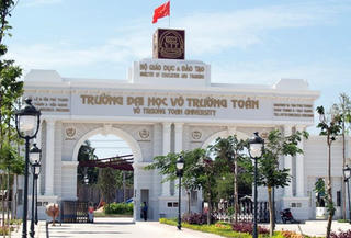 Xem lại việc cấm thi đối với sinh viên nộp trễ học phí