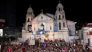Tổng thống Duterte kêu gọi Vatican cho phép các giám mục có bạn trai