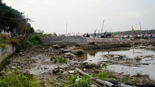 Cửa sông Lạch Trường bị lấp