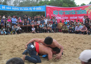 Về Xuân Kiều xem hội vật đầu Xuân