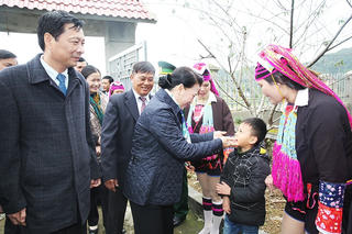 Không có cột mốc nào vững chắc bằng lòng dân ở biên giới