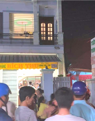 Truy tìm đối tượng dùng gạch đập tủ cướp vàng giữa ban ngày