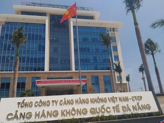 Kỷ luật đội trưởng an ninh sân bay lấy tài sản của khách