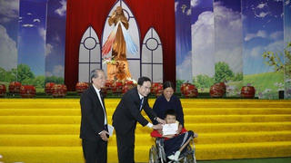 Chủ tịch Trần Thanh Mẫn chúc mừng đồng bào Công giáo Nam Định, Thái Bình 