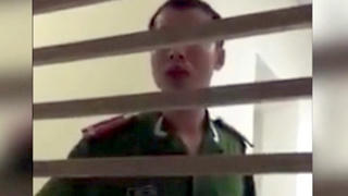 Tạm đình chỉ công an bị tố nhổ nước bọt vào dân