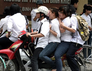 Điều chỉnh văn bản 'buộc thôi học một tuần vì vi phạm giao thông'