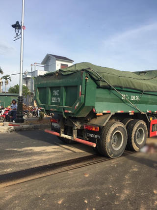 Xe tải tông nữ sinh lớp 12 tử vong