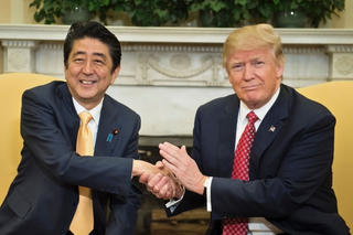 Tổng thống Trump tiếc nuối về quyết định từ chức của ông Abe Shinzo