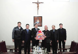 Phó Chủ tịch Vũ Trọng Kim chúc tết Tòa Tổng Giám mục Hà Nội