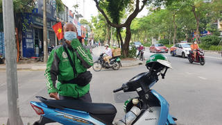 Tài xế 'méo mặt' vì giá xăng