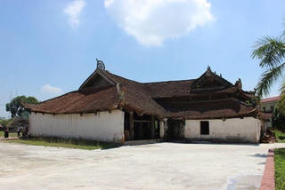 Di tích quốc gia oằn mình chờ sửa chữa