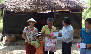 Chương trình từ thiện ‘Gia đình sánh bước yêu thương’