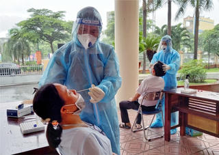 Trung tâm Kiểm soát Bệnh tật TP Hồ Chí Minh tiếp nhận 50.000 bộ test nhanh 