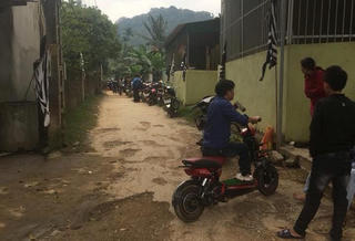 Cháu tử vong vì điện giật khi tắm, bà nội quá sốc tử vong theo