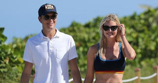 Ivanka Trump khoe sắc bên bờ biển