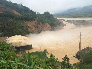 Bộ Công Thương xin lùi báo cáo vụ thủy điện Hố Hô xả lũ