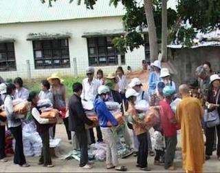Kon Tum: Trao quà Tết tặng đồng bào dân tộc thiểu số