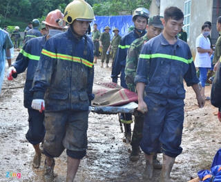Dừng tìm kiếm 9 người bị đất chôn vùi ở Hòa Bình
