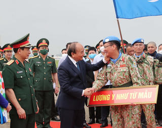 Tỏa sáng hình ảnh 'Bộ đội Cụ Hồ' trong lòng bạn bè quốc tế