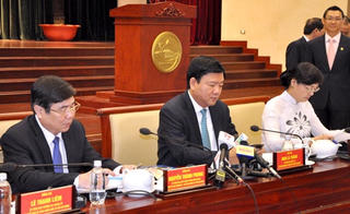 Bí thư Đinh La Thăng:  'Ông trả lời dài dòng đến tôi còn chóng mặt nói gì DN'