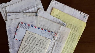 Hé lộ những bức thư tình ngày trẻ của cựu Tổng thống Obama