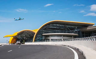 Hoãn nhiều chuyến bay do thời tiết xấu