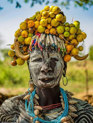 Cách làm đẹp khác lạ của bộ tộc Hamar và Mursi