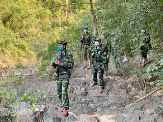 Những ‘tấm lá chắn sống’ ngăn Covid-19 nơi biên cương