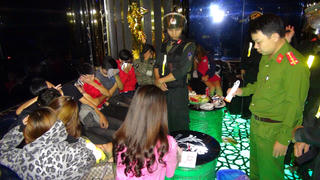 Đột kích quán karaoke phát hiện hơn 50 đối tượng dương tính với ma túy