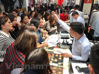 Vàng trong nước vẫn duy trì mức chênh lệch cao so với thế giới