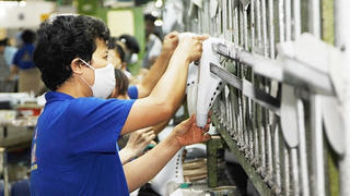 Điểm sáng trong khó khăn