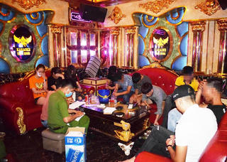 Quảng Nam: 11 đối tượng sử dụng ma túy trong quán karaoke