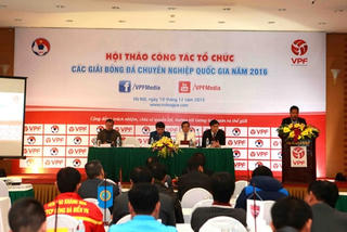 Mời Còi vàng ra khỏi hội thảo bóng đá