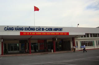 Sân bay Cát Bi “tê liệt” vì thời tiết xấu