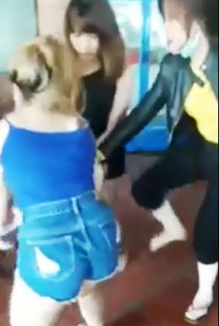 Khởi tố vụ án 3 cô gái đánh một thiếu nữ ở quán cafe