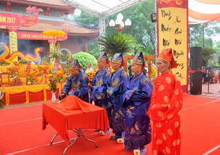 Khai hội truyền thống đền An Sinh